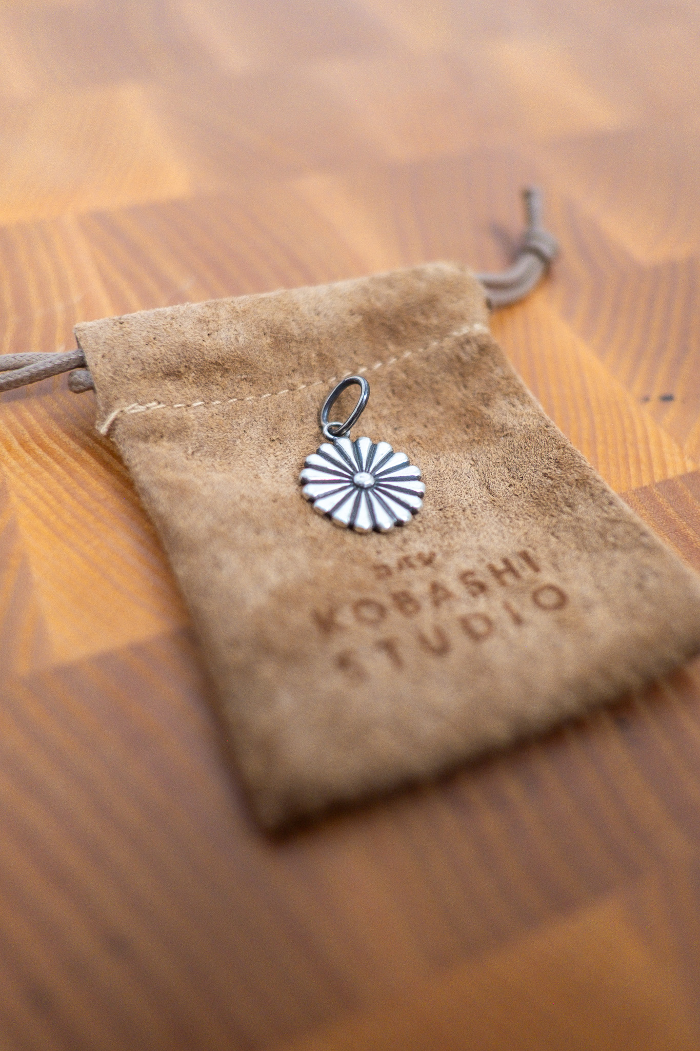Kobashi Studio - Kikumon Charm Medium Silver - 4