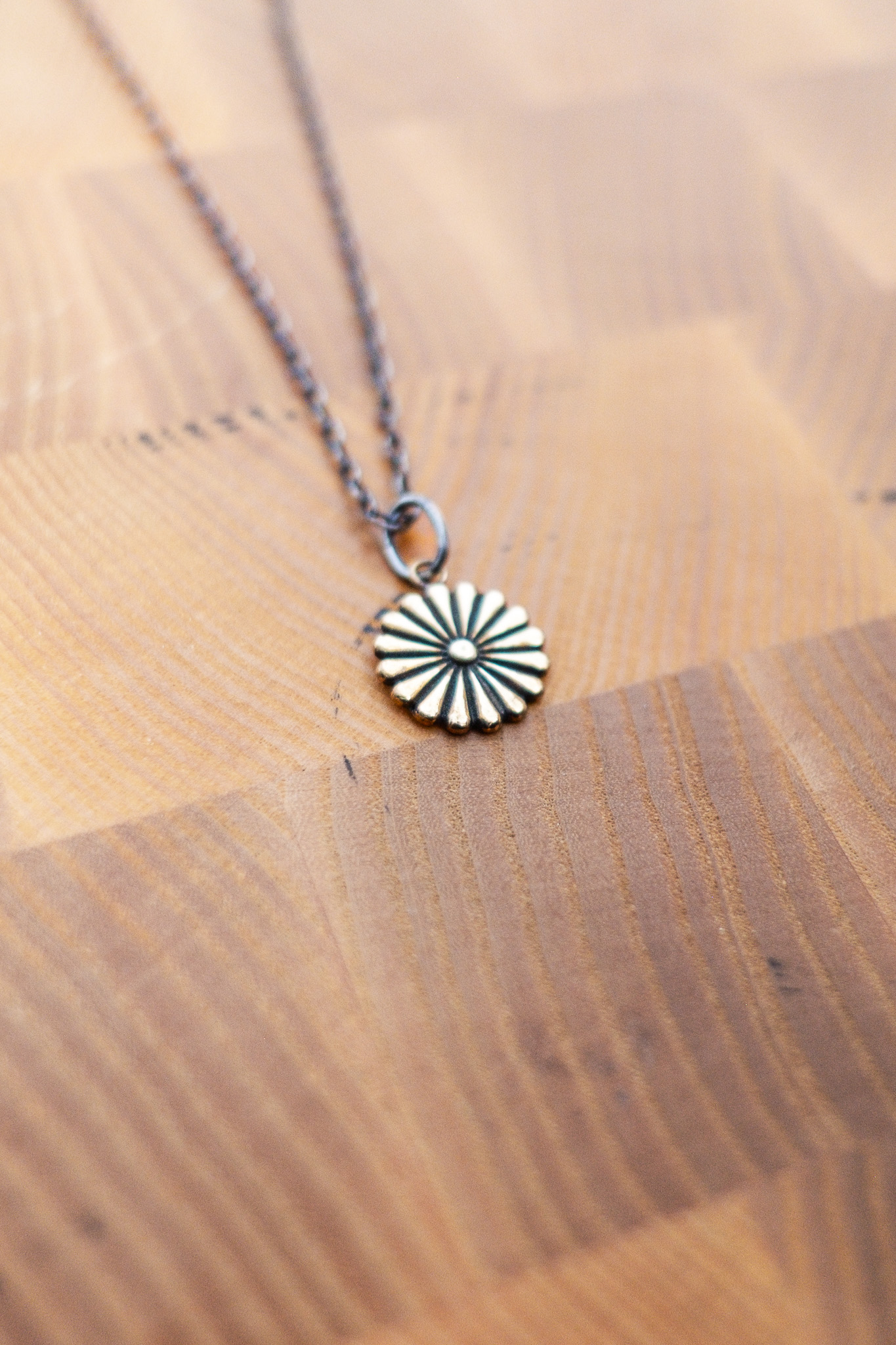 Kobashi Studio - Kikumon Charm Medium Brass - 6