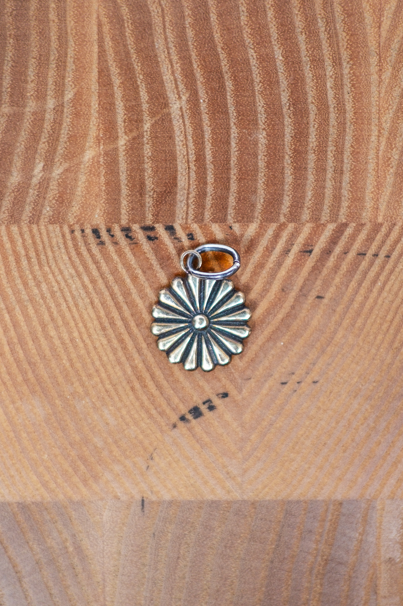 Kobashi Studio - Kikumon Charm Medium Brass - 2