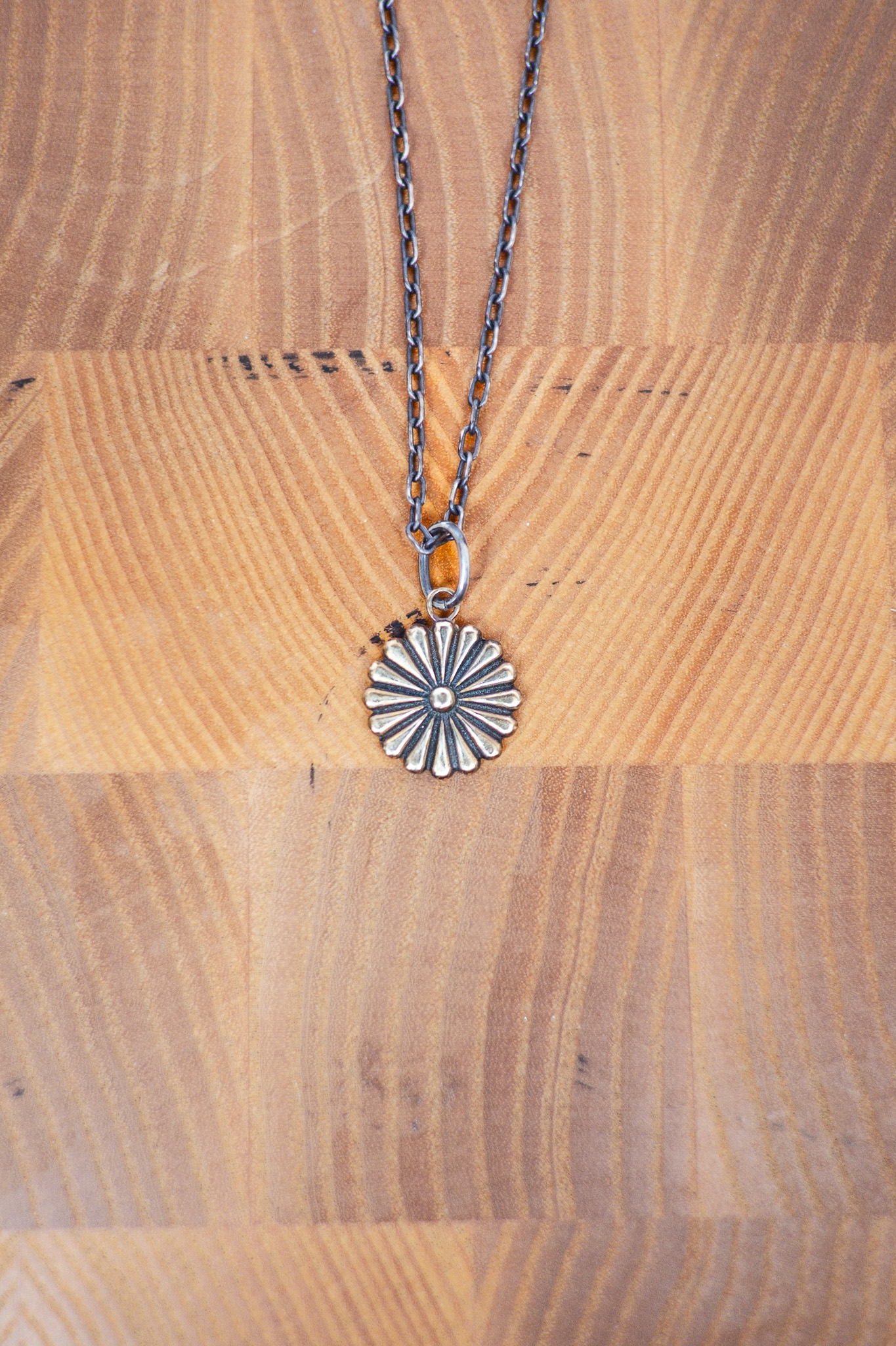Kobashi Studio - Kikumon Charm Medium Brass - 5