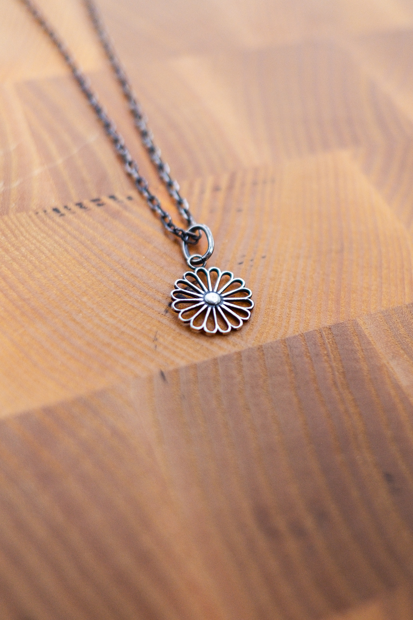 Kobashi Studio - Kikumon Charm ”Sukashi” Medium Silver