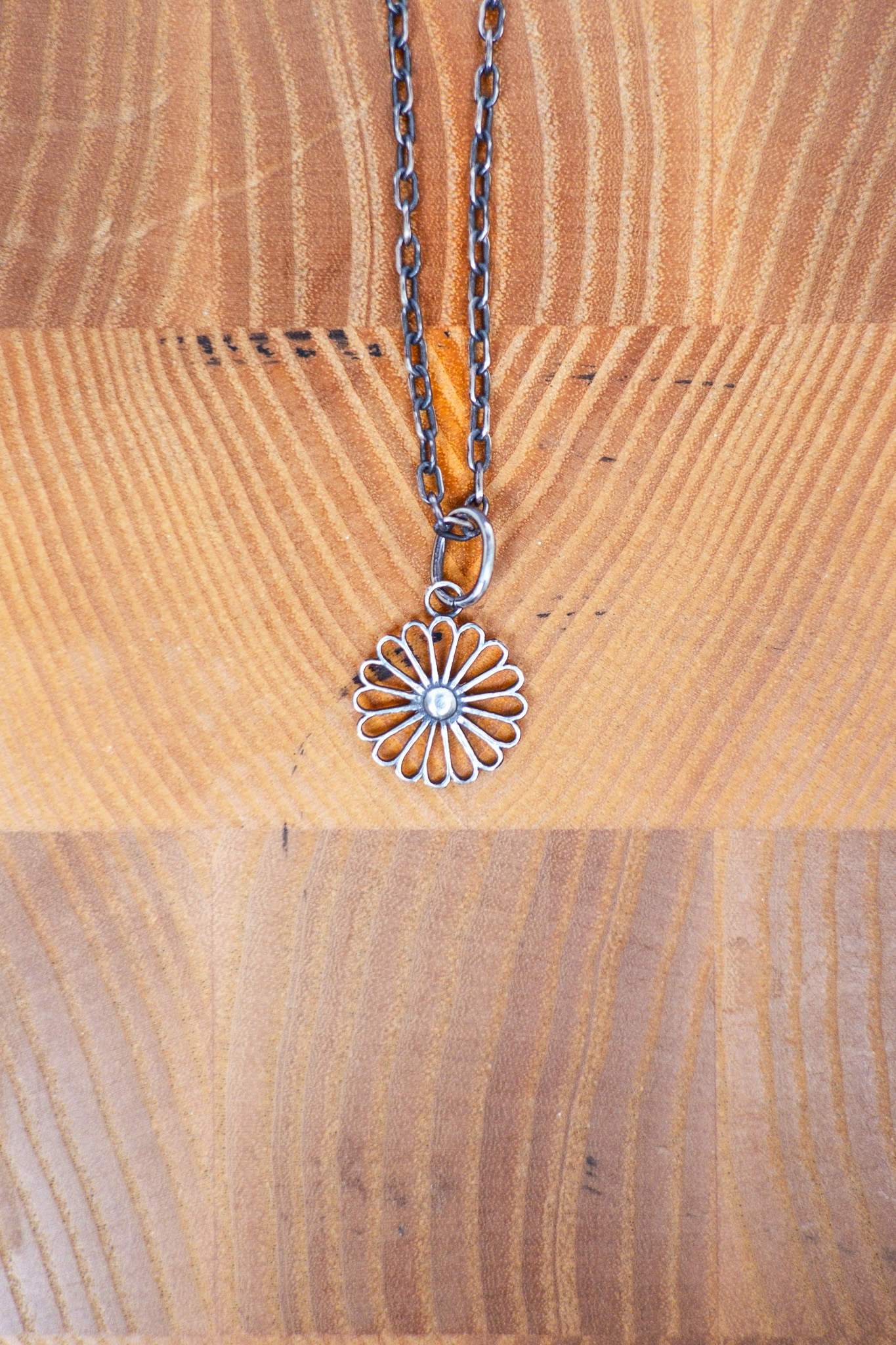 Kobashi Studio - Kikumon Charm ”Sukashi” Medium Silver - 2