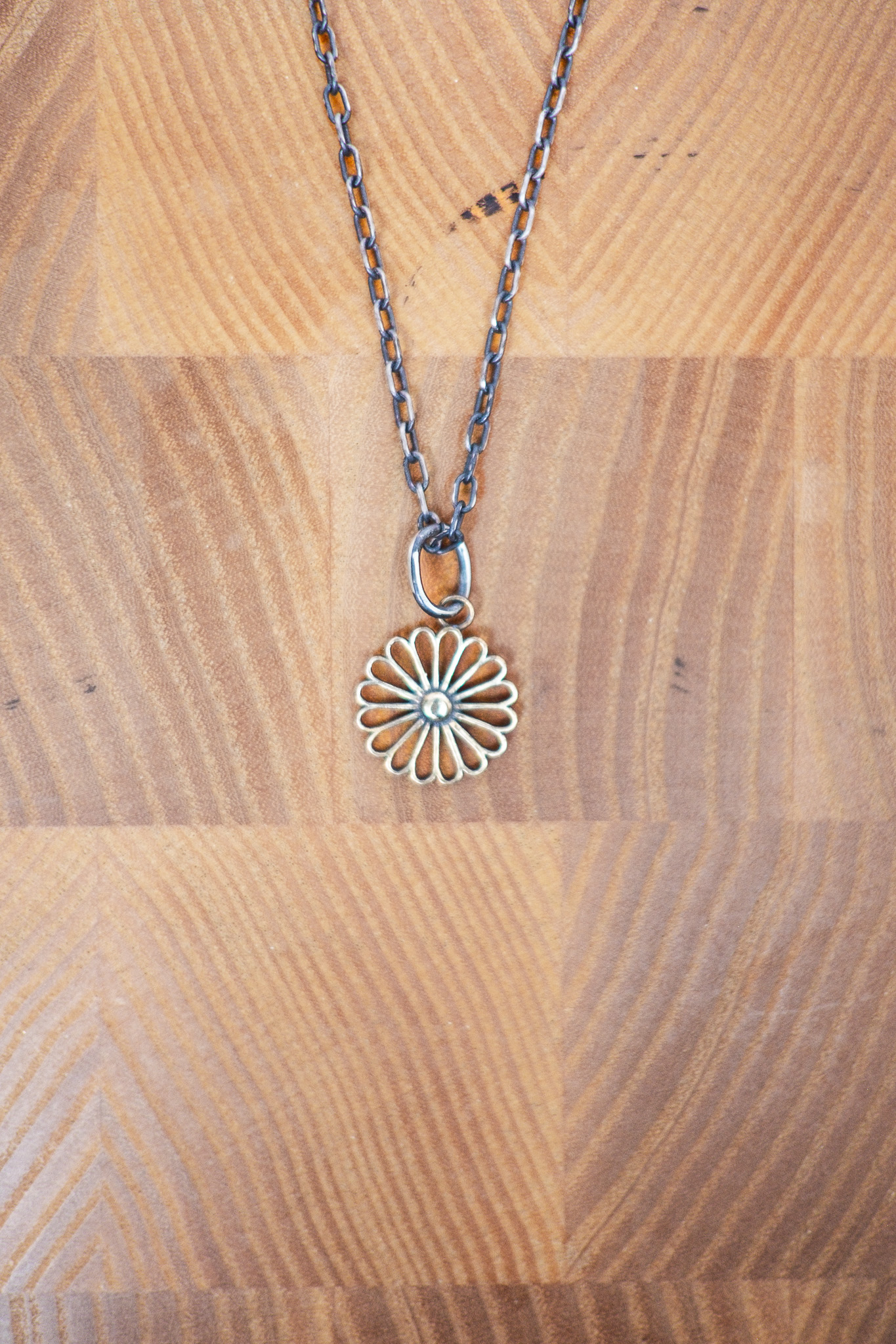 Kobashi Studio - Kikumon Charm ”Sukashi” Medium Brass - 6
