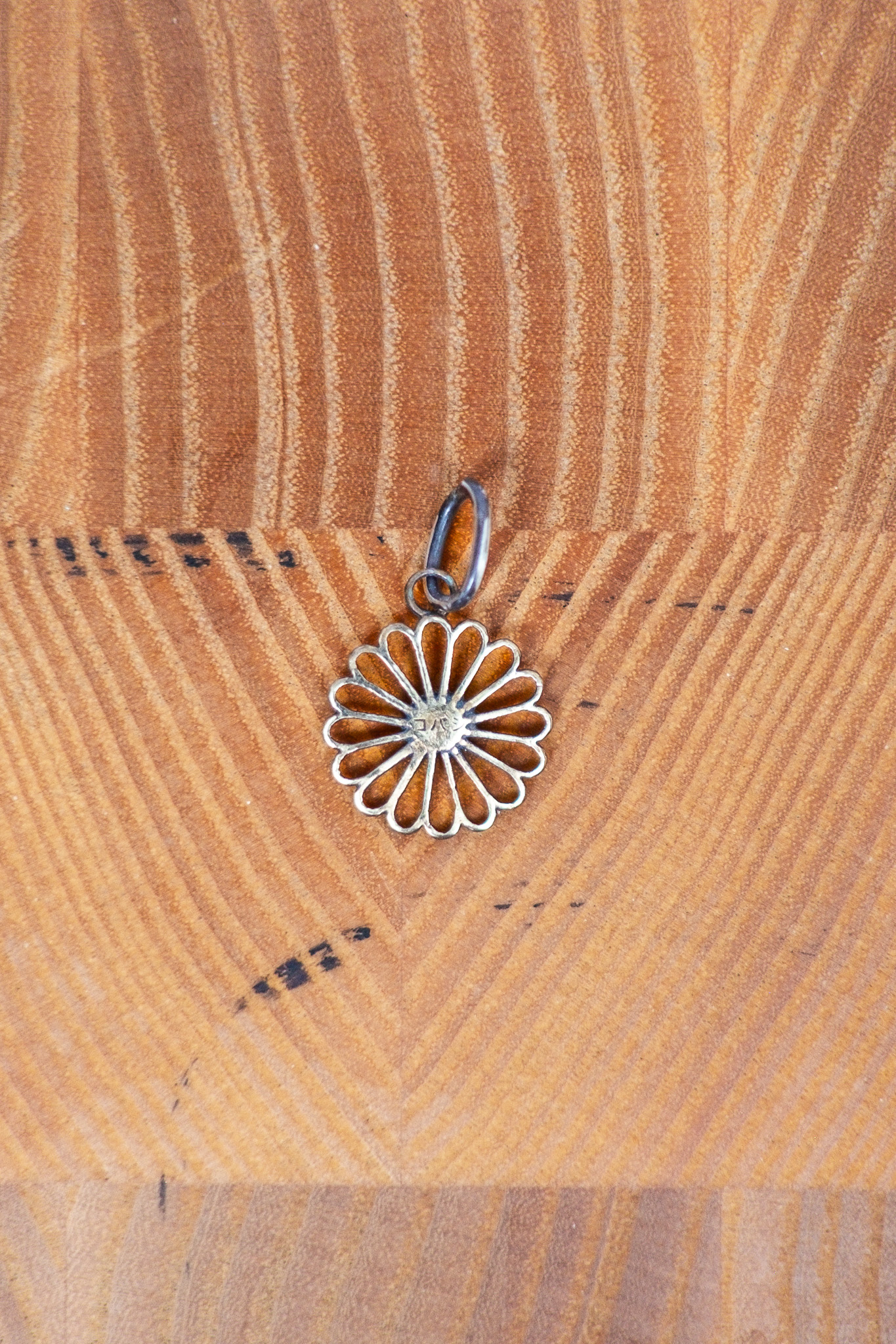 Kobashi Studio - Kikumon Charm ”Sukashi” Medium Brass - 3
