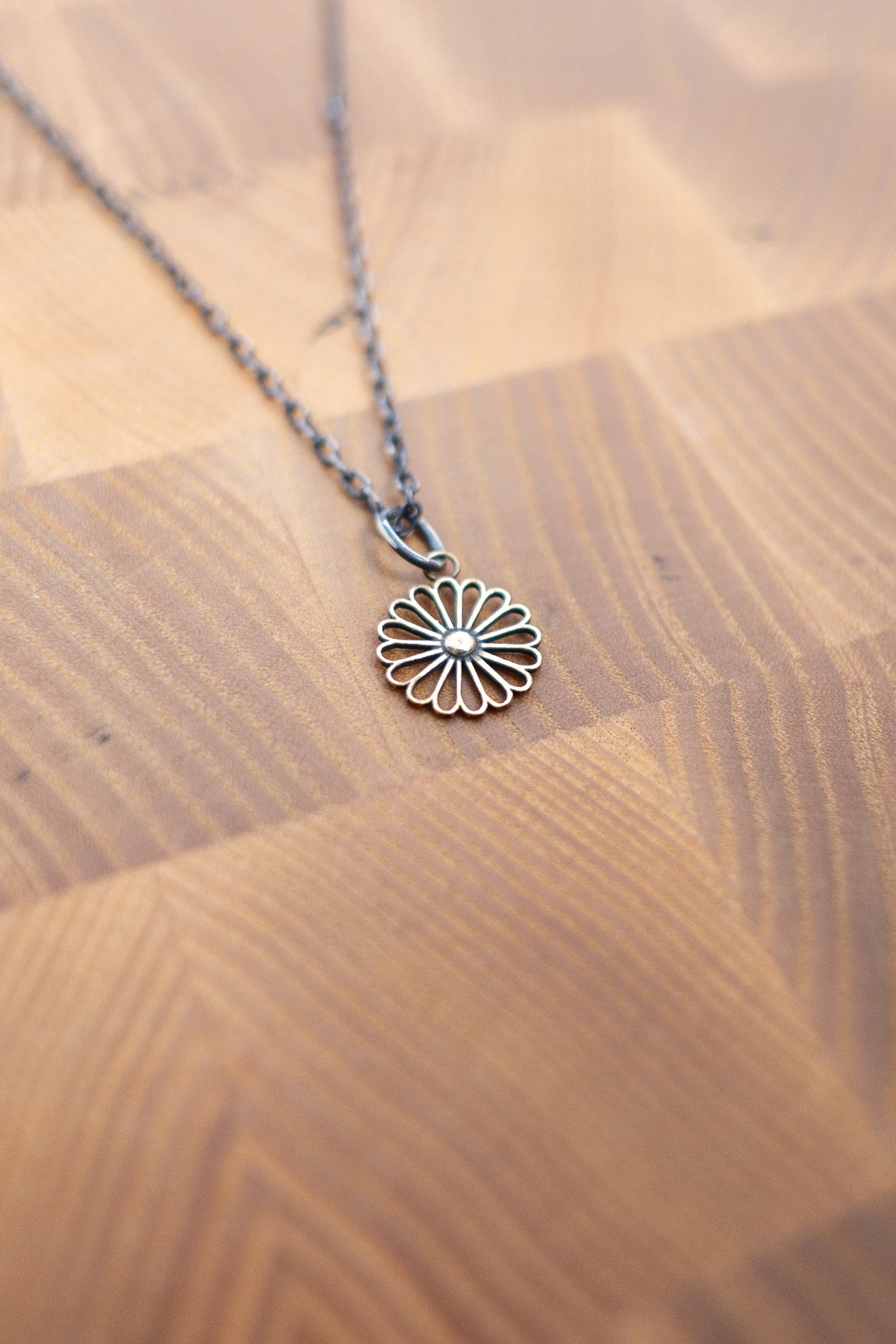 Kobashi Studio - Kikumon Charm ”Sukashi” Medium Brass - 7