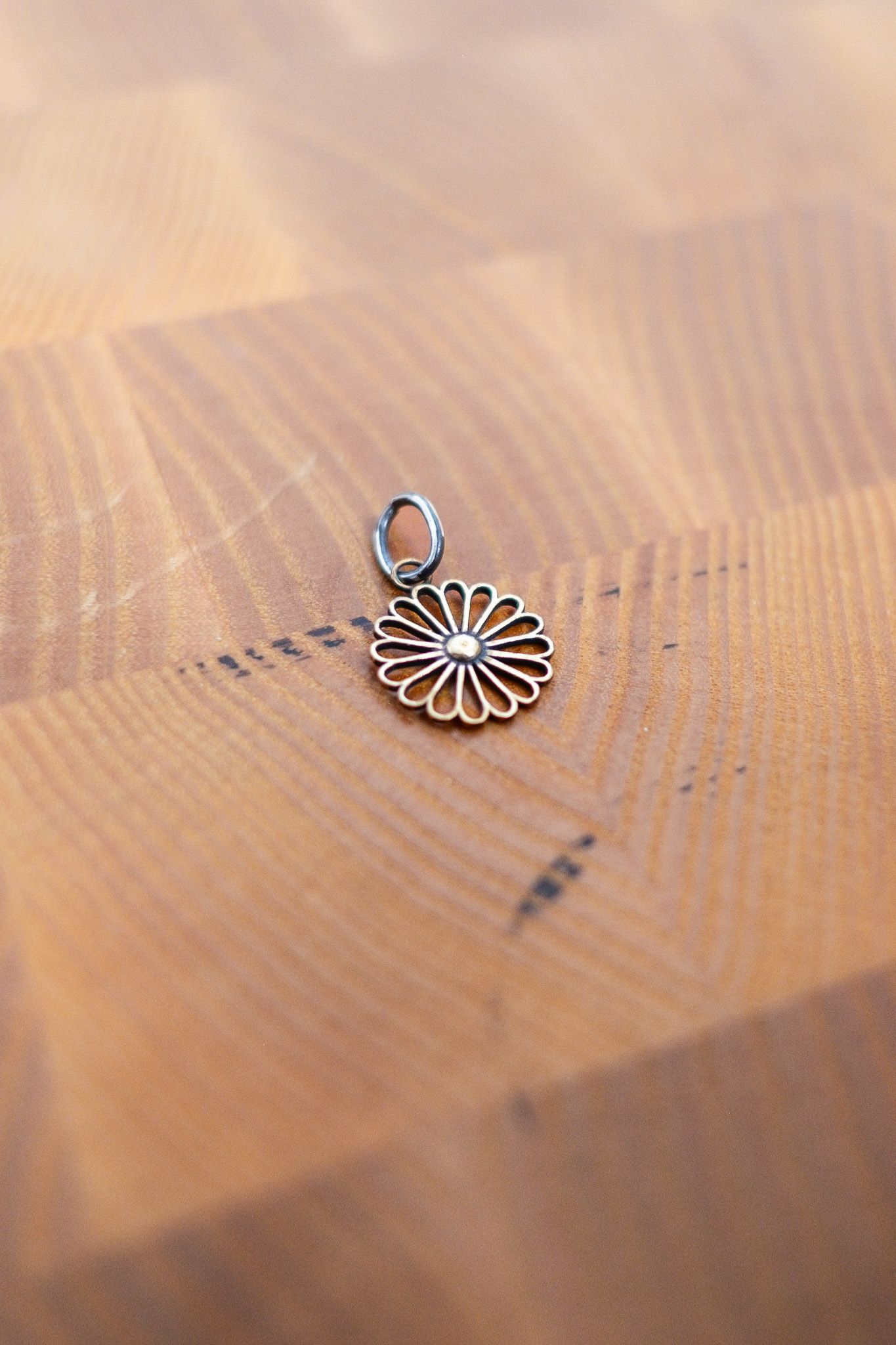 Kobashi Studio - Kikumon Charm ”Sukashi” Medium Brass