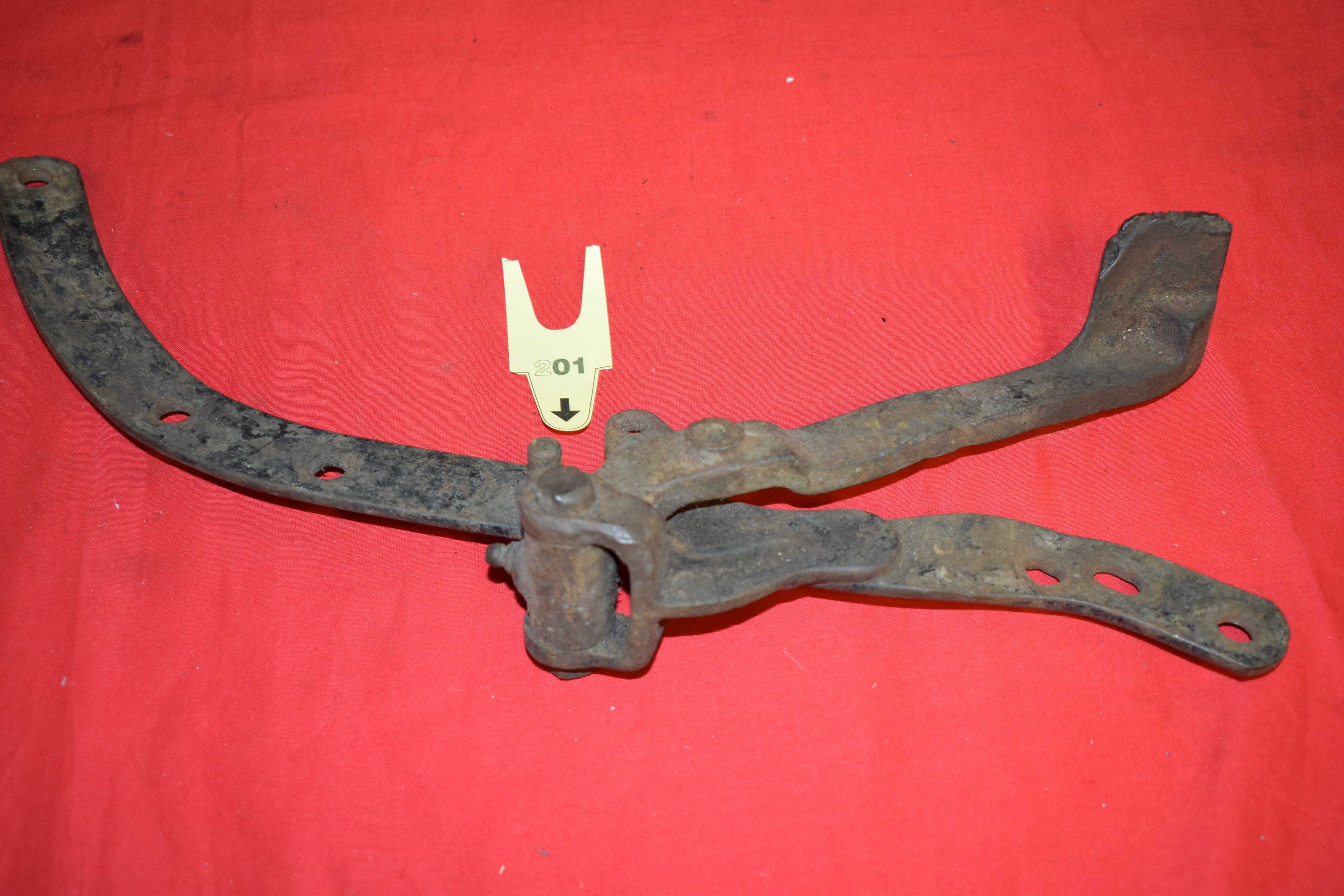 Fästjärn till Höger Fotplatta med broms pedal Harley 45" 1935-38 # 201