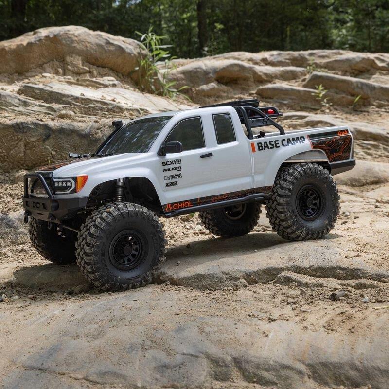 Axial 1/10 SCX10 III Base Camp 4X4 Rock Crawler Brushed RTR, White - 7