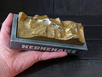 Handmålad 3D modell av Kebnekaise