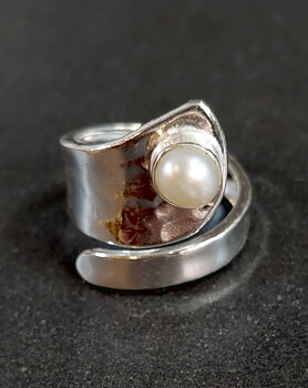Ställbara Silverringar Bred modell med Sötvattenpärla Cabochon