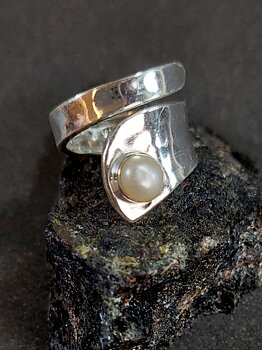 Ställbara Silverringar Bred modell med Sötvattenpärla Cabochon