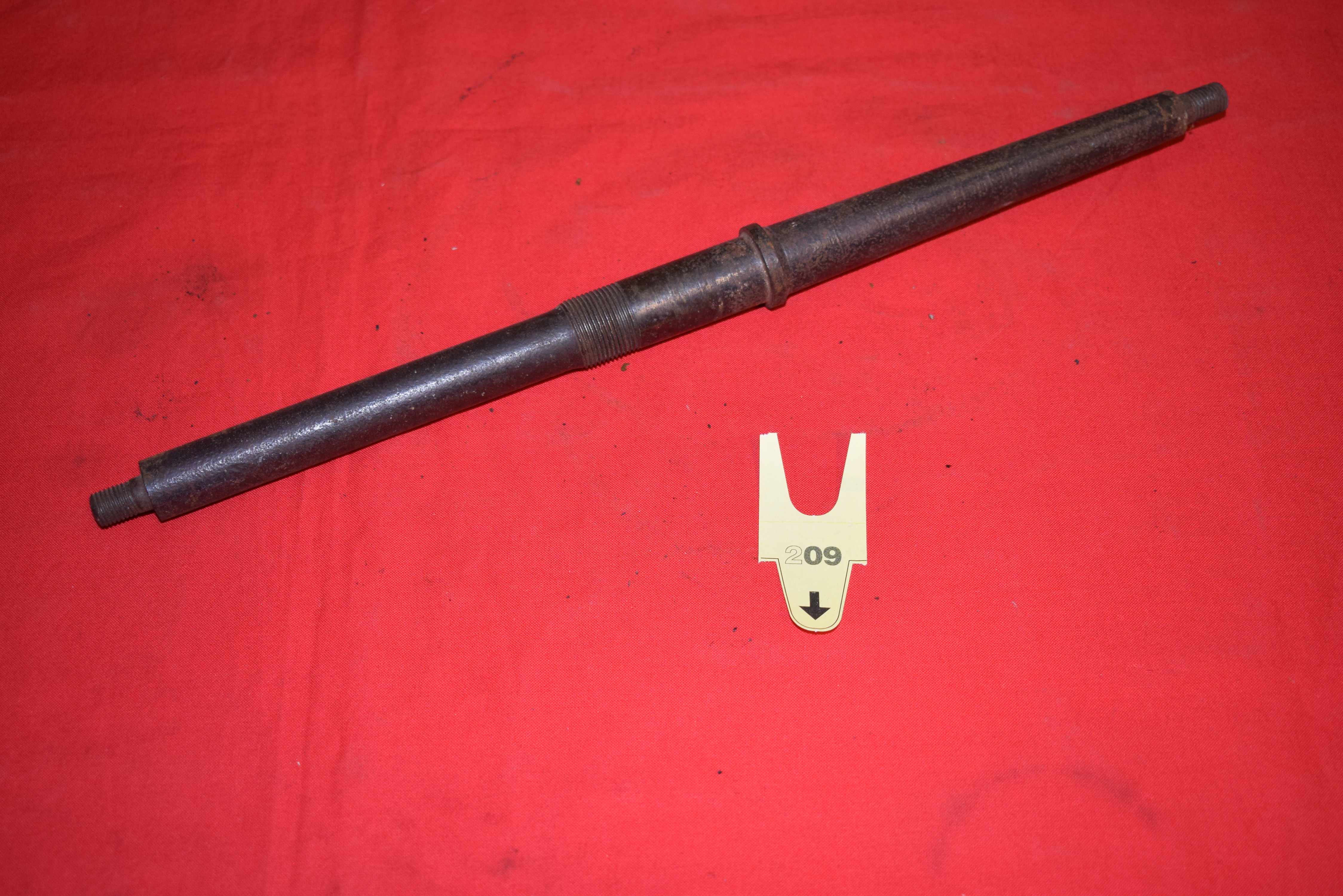 Fäst axel till fotplatta fram Harley VL 1930-36 # 209