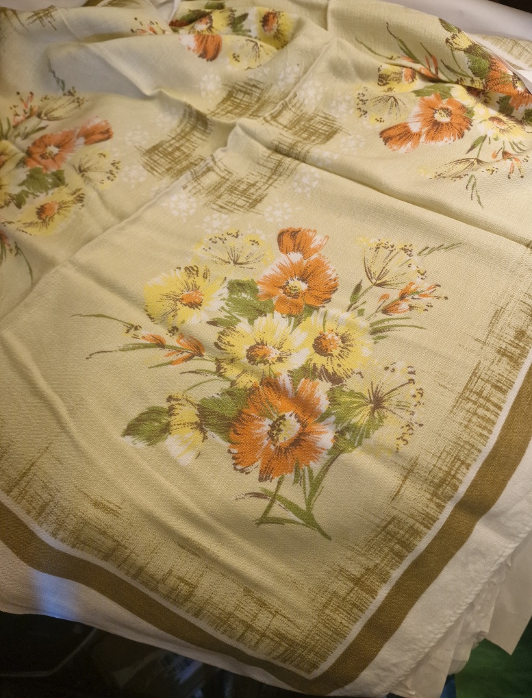 Tablecloth printed flower bouquets 1940s