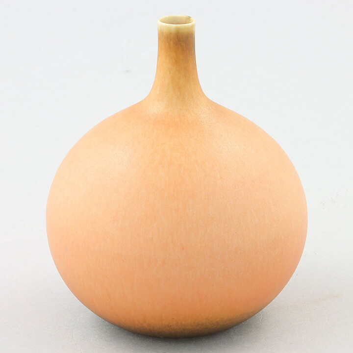 Sven Wejsfelt (1983) Unique Swelling Vase with Peach Glaze 10 cm