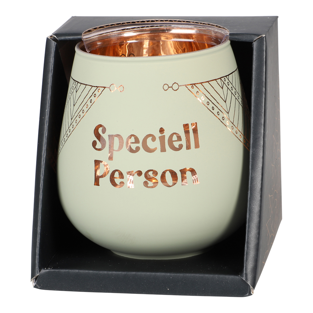 Ljuslykta i spegelglas, Speciell person - 2