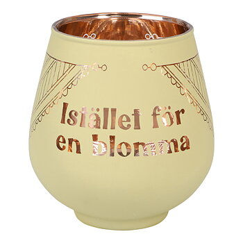 Ljuslykta i spegelglas, Istället för en blomma