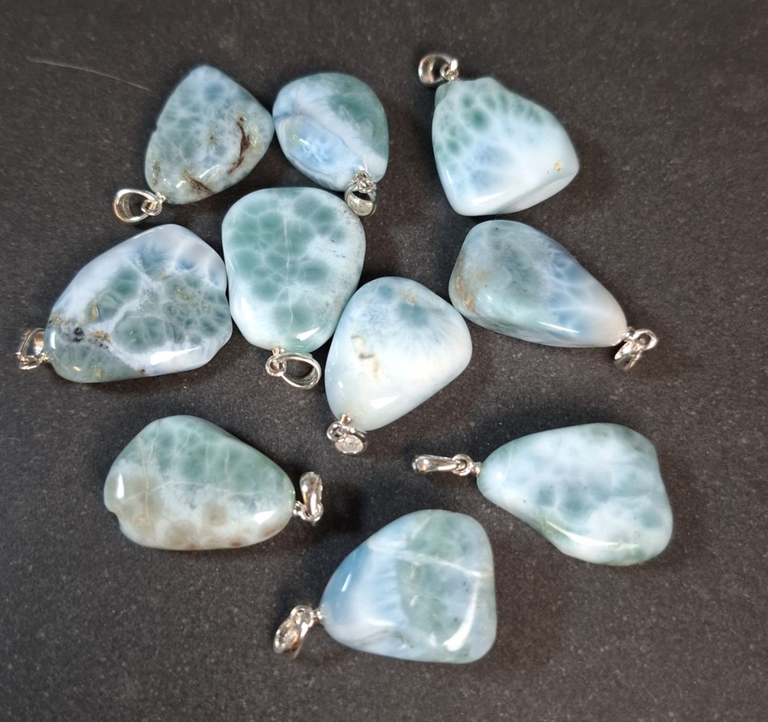 Larimar Hänge, Trumlad Sten