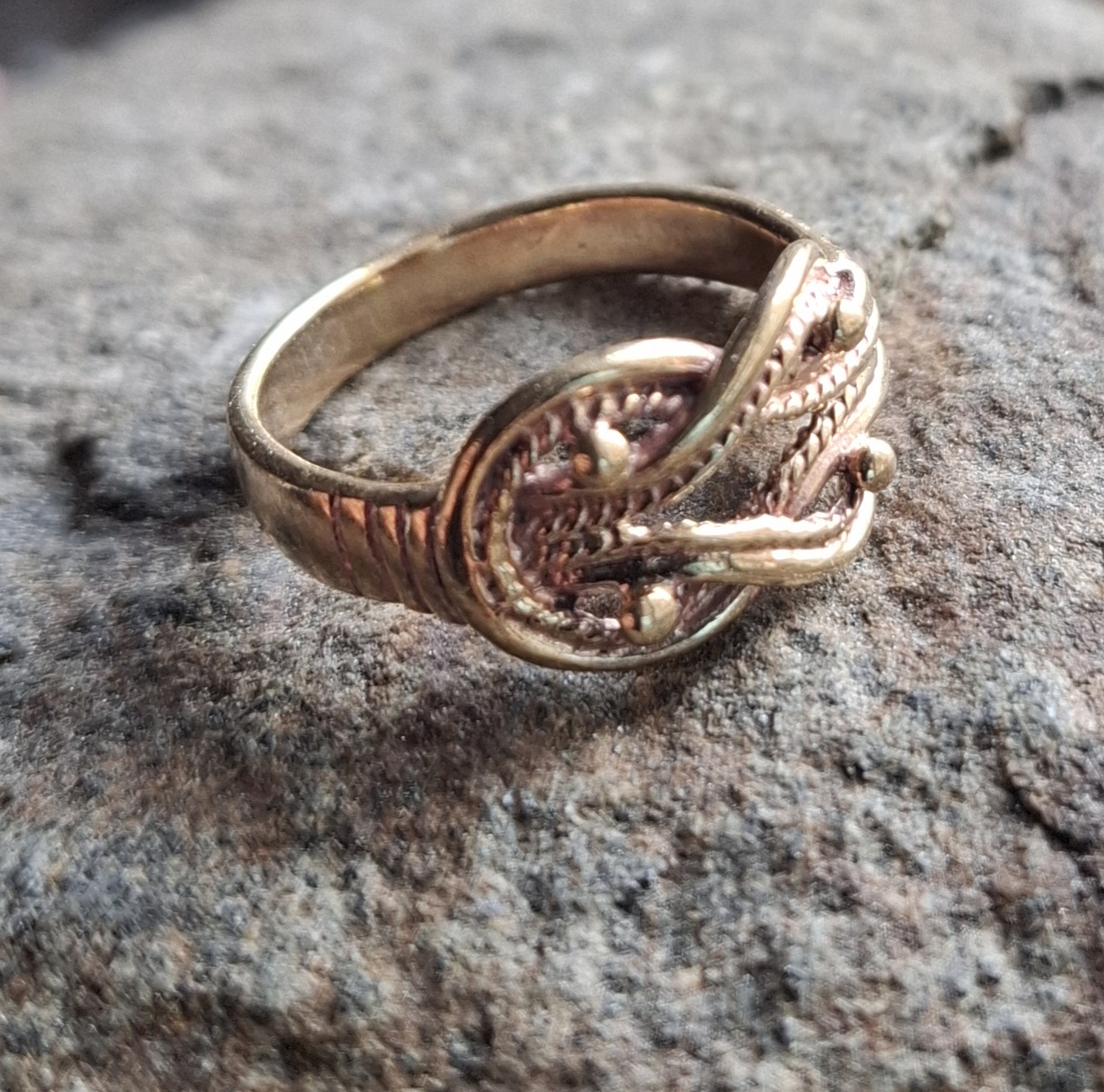 Kärleksknuten Brons Ring  - 2
