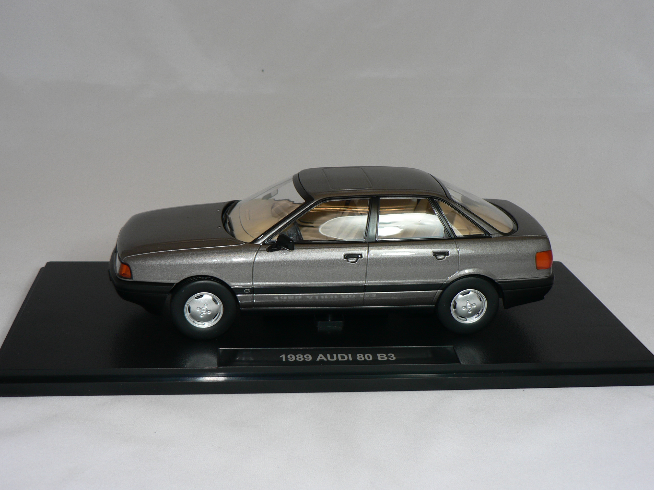 Audi 80 B3   1989   1:18  Triple 9 - 3