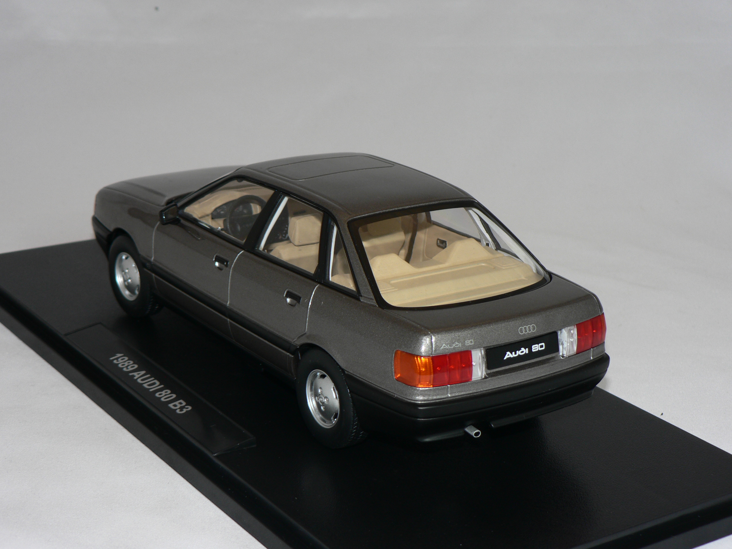 Audi 80 B3   1989   1:18  Triple 9 - 2