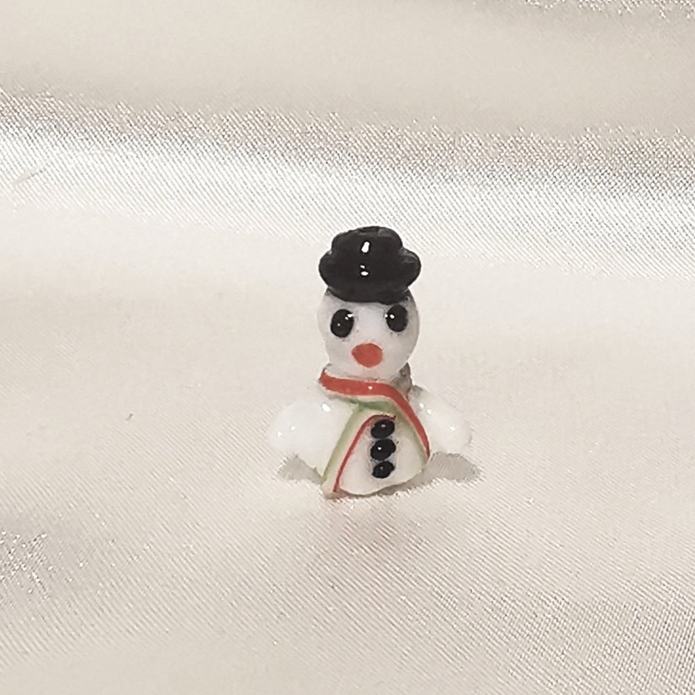 Snögubbe handgjord glaspärla