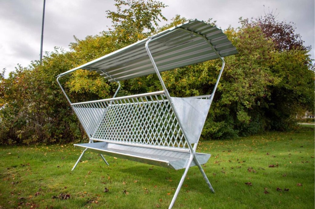 Feed fence with hot-dip galvanized roof