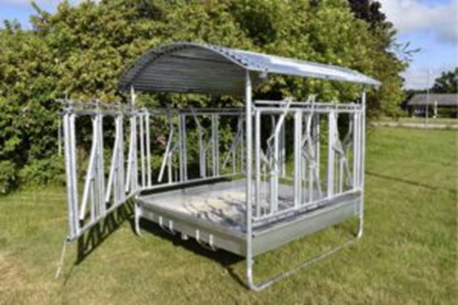 Feed fence 2x2m 12 plates with lockable gates