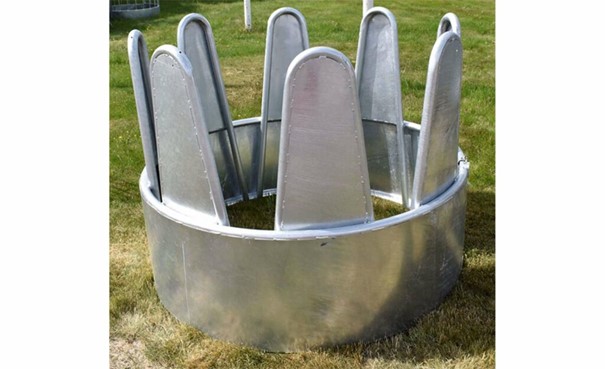 Round feed fence, dense, 1.6m dia. 8 places, highest height: 1.24, lowest height: 0.58m