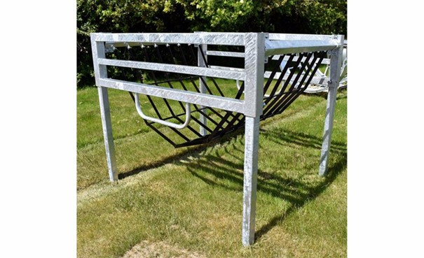 165x135cm max bale size 120x160cm max bale weight 1200kg galvanized, for cattle and horses