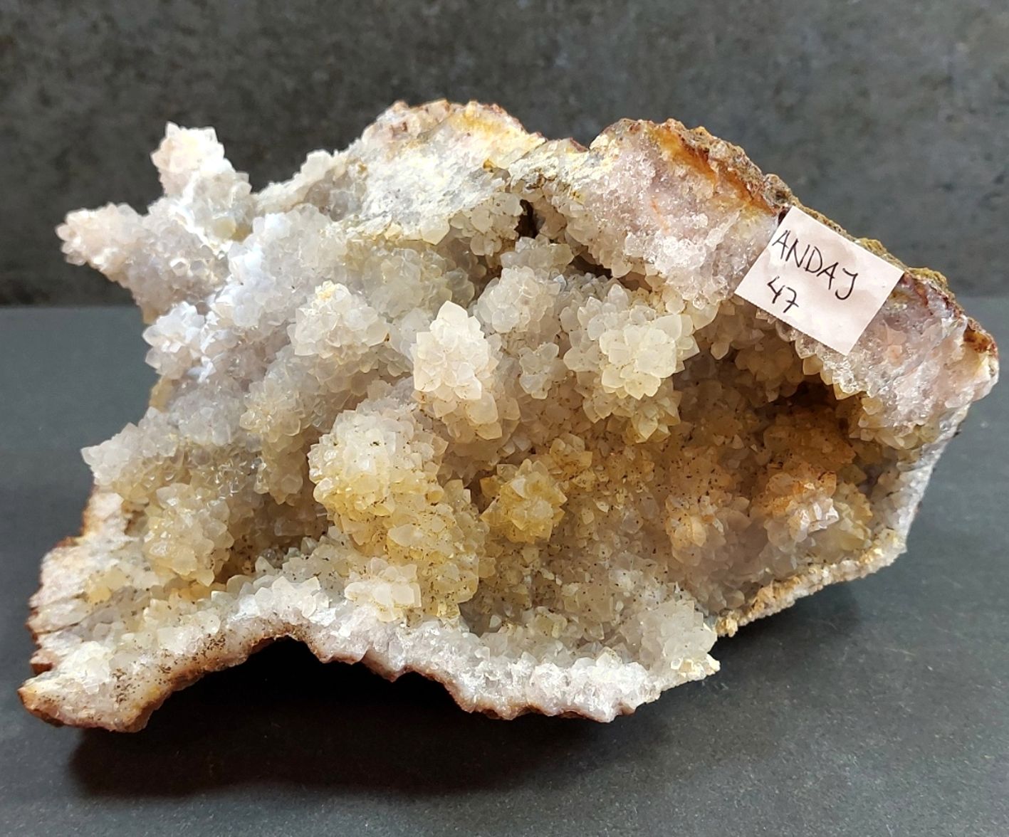 Andekvarts Geode Kluster  - AA kvalitet - #47
