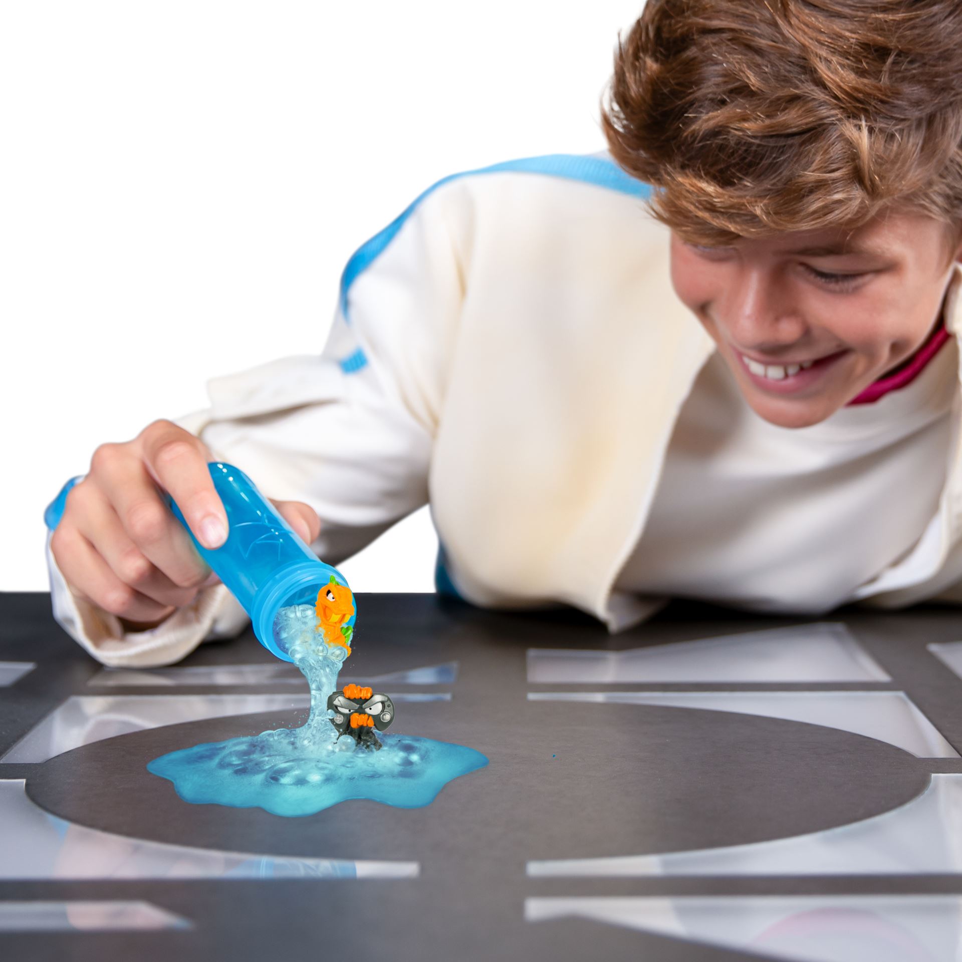 MrBeast Lab Swarms teströr med 2 figurer - 5