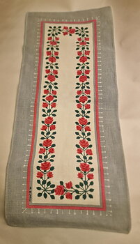 May Bühler runner textile print roses