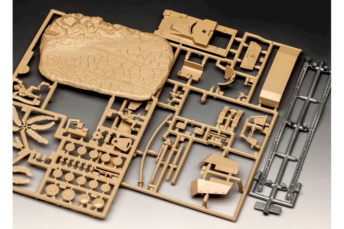 REVELL First Diorama Set - Sd.Kfz. 124 Wespe 1:76 - 5