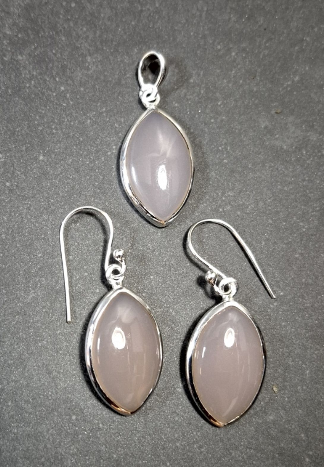 Rosenkvarts Öga form Cabochon Hänge i Äkta Silver