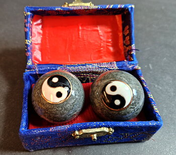 Kinesiska Hälsokulor - Grå Yin Yang 35mm