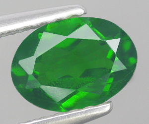 0,78 ct de cromodiópsido natural, tamaño calibrado ovalado de 7 x 5 mm