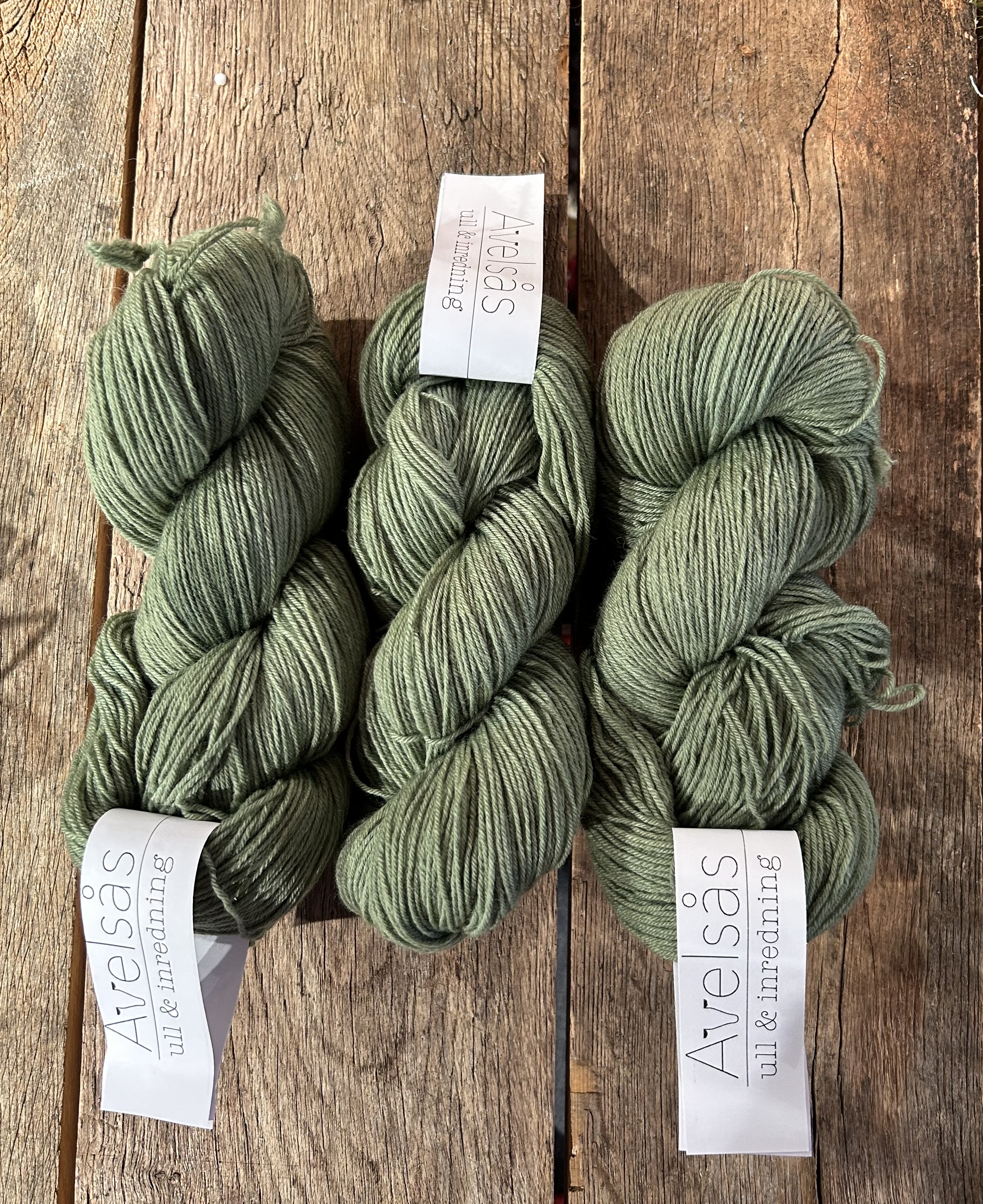 Merino yarn light mist green