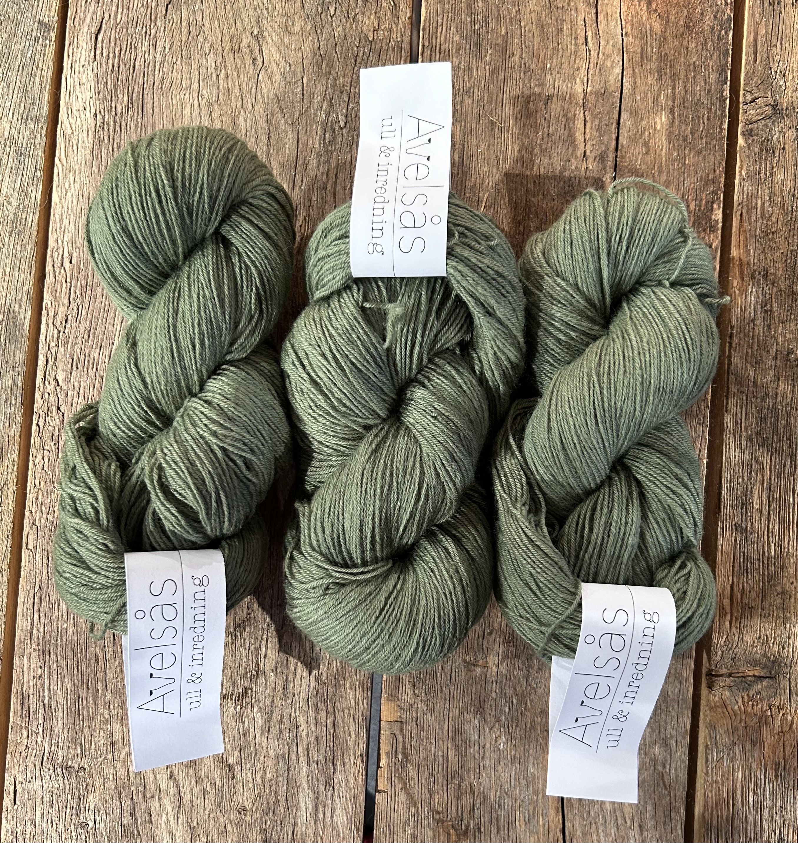 Merino yarn dim-green-grey