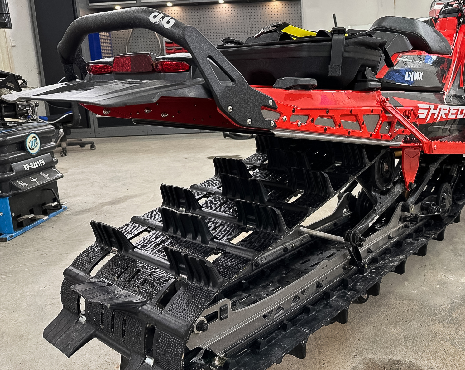 Backwoods BMP Bakbåge Lynx Shredder 3900 - Passar EJ 2026 DS & RE - Lava Röd - 4
