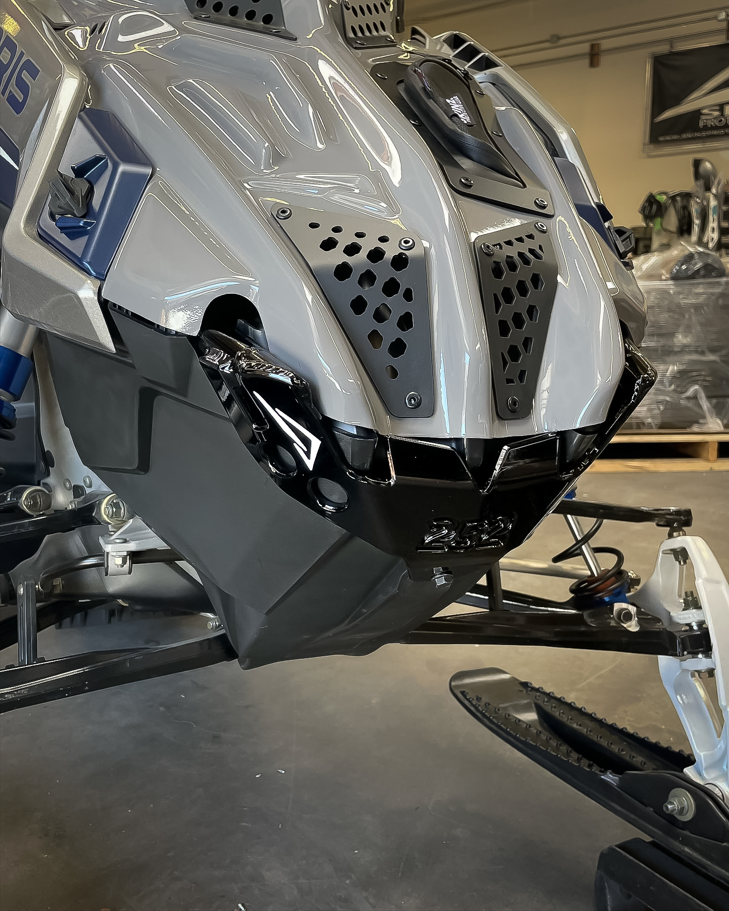 Skinz Frontbåge Ghost Bumper Polaris Matryx - BlankSvart