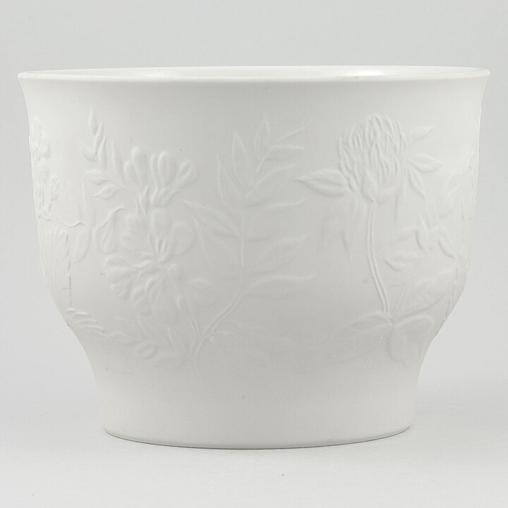 Gunvor Olin-Grönqvist (Suvi 1981) White Flowerpot with Flower Relief 17 cm (2)