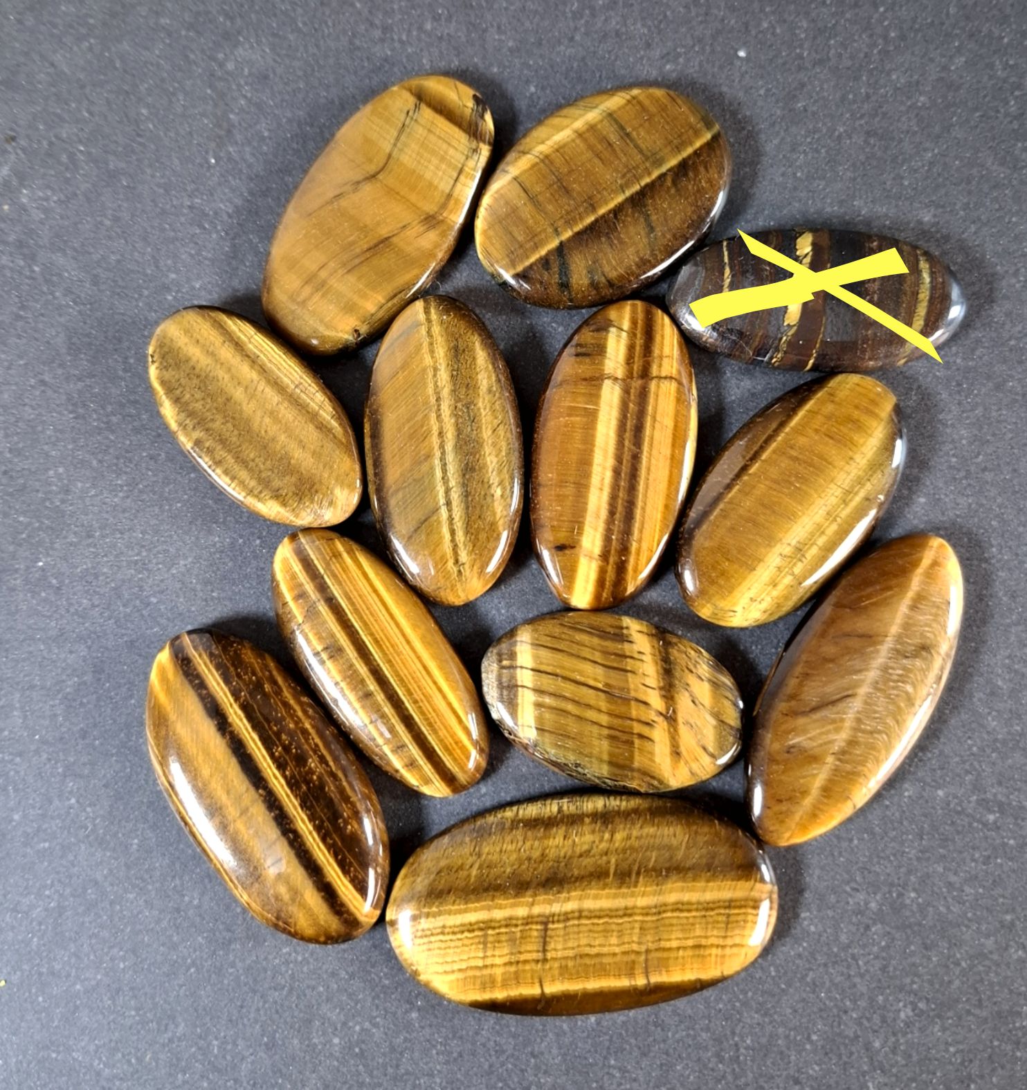 Tiger Öga Cabochon, Oval form   - AA+kvalitet - Parti 11st