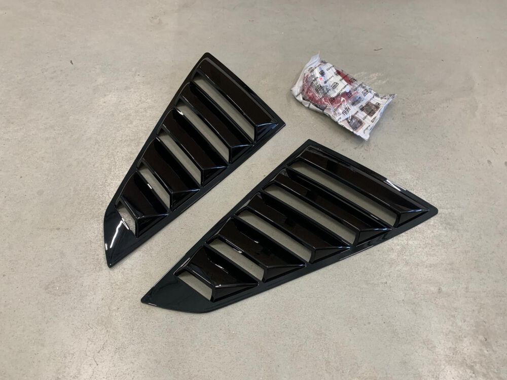 Quarter Window Louvers - Blank svart (MUSTANG 24-25) - 7