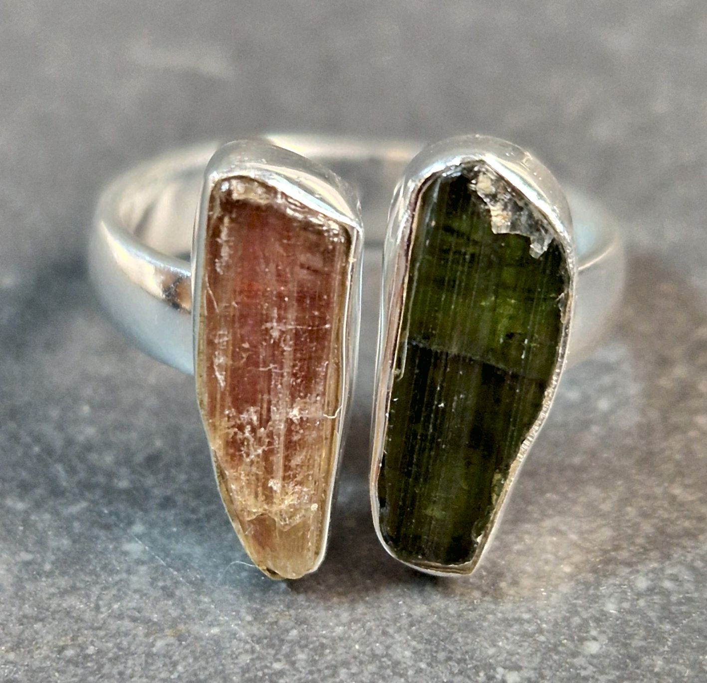 Ställbar Silver Ring - Rå Turmalin - Grön / Rosa - 3