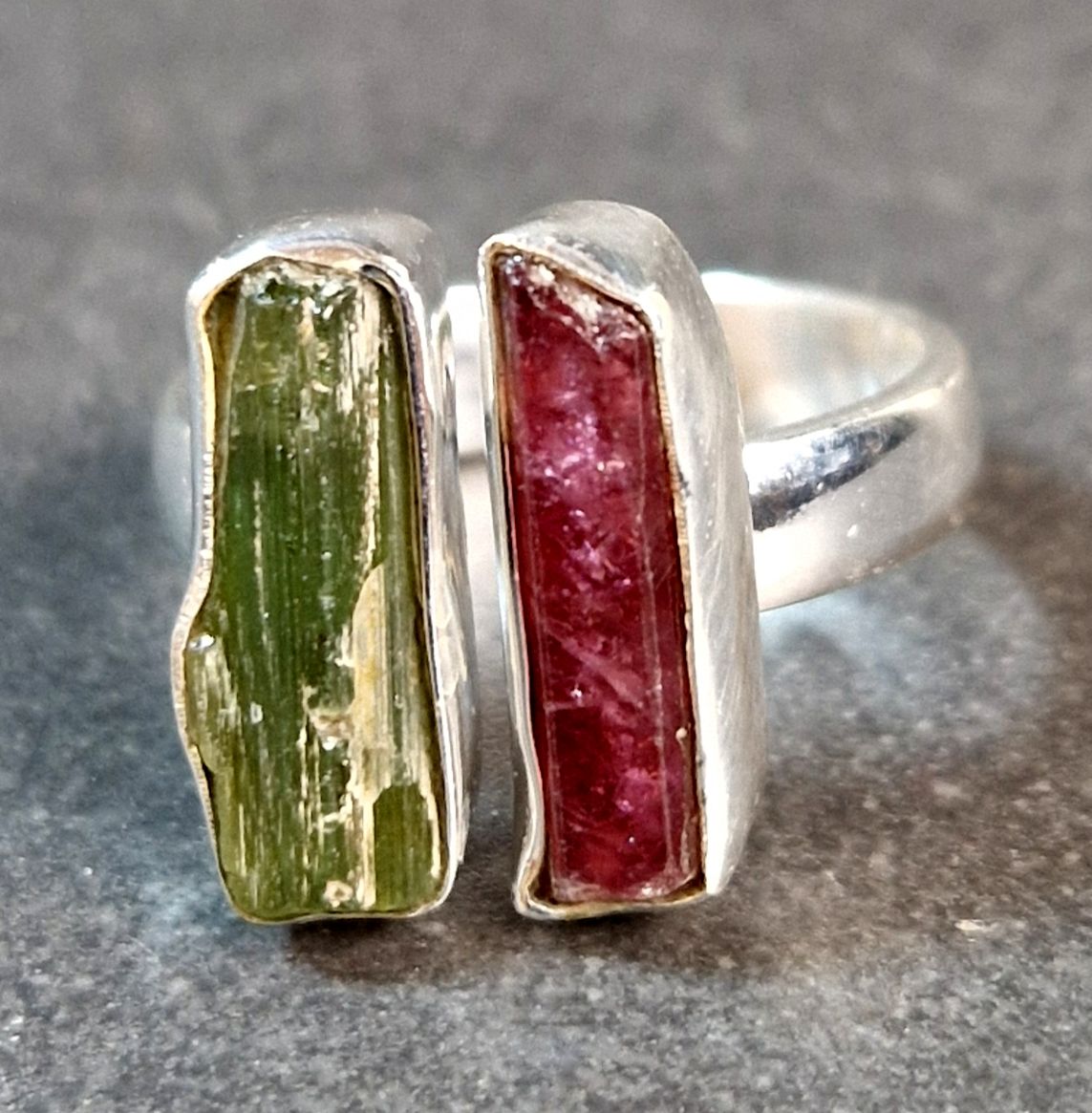 Ställbar Silver Ring - Rå Turmalin - Grön / Rosa - 5