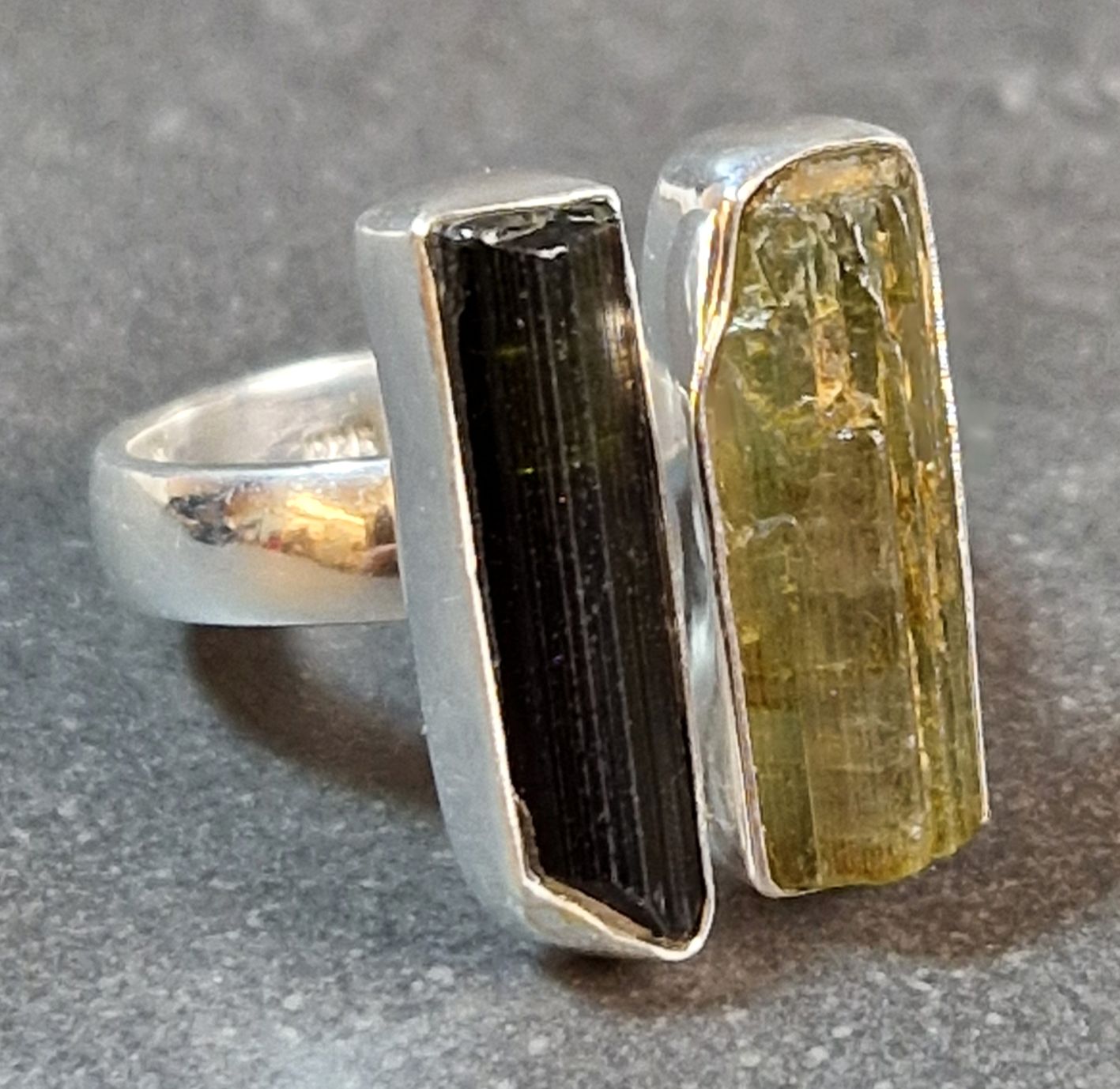 Ställbar Silver Ring - Rå Turmalin - Svart och Grön - 2