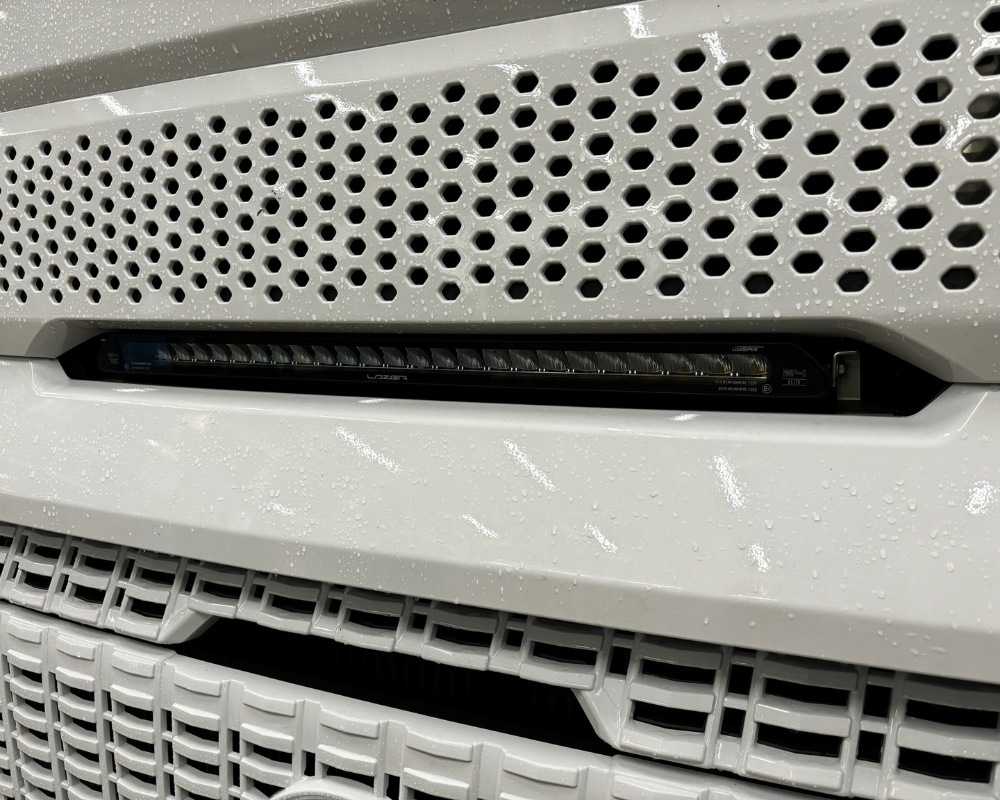 Lazer Linear 24 Belysningspaket för Volvo FH AERO-grill