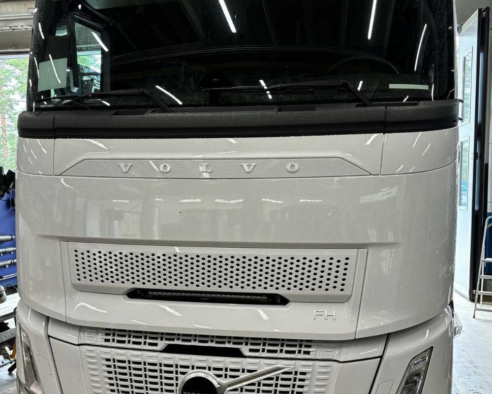 Lazer Linear 24 Belysningspaket för Volvo FH AERO-grill - 2