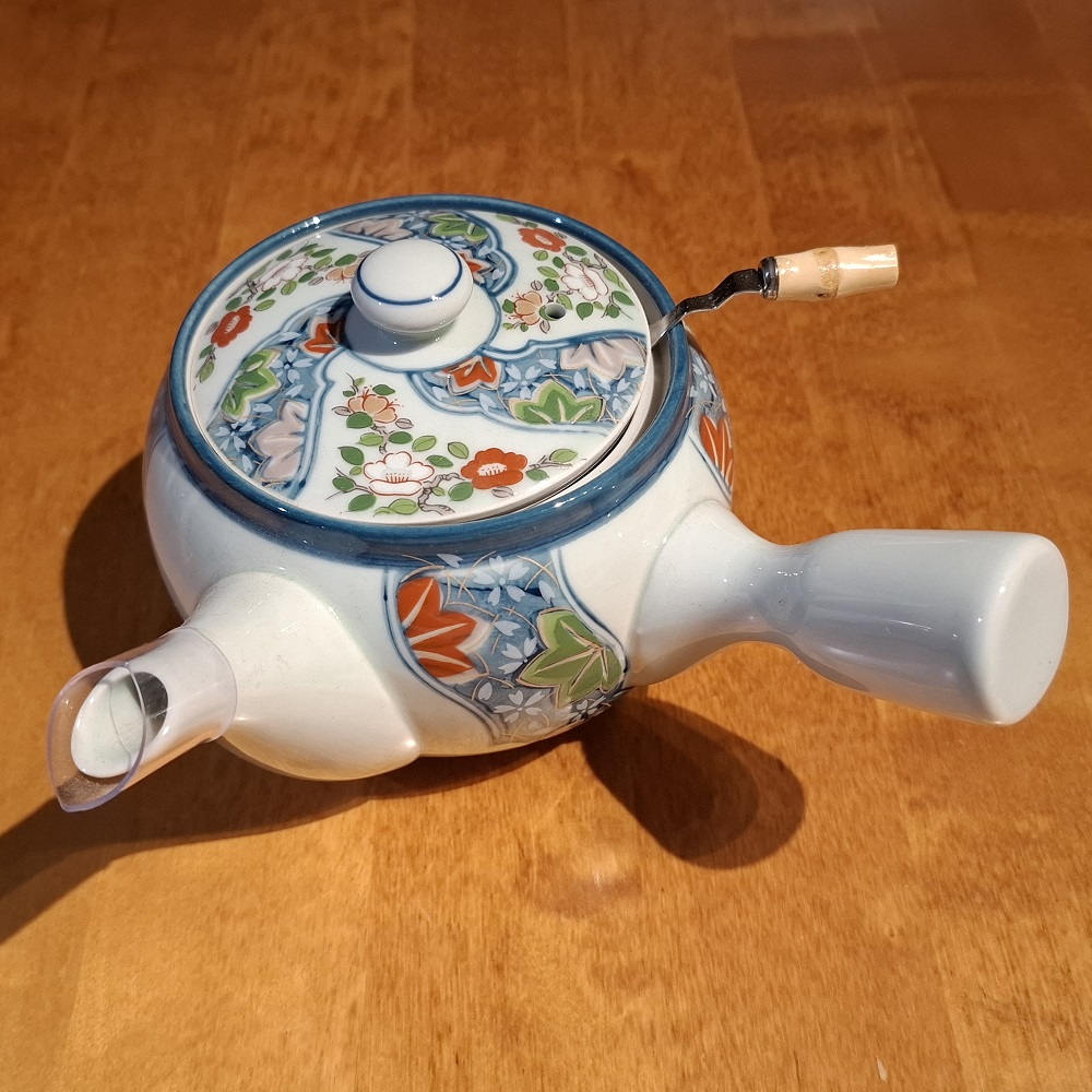 Tekanna med sil, Arita Hana Ryusui