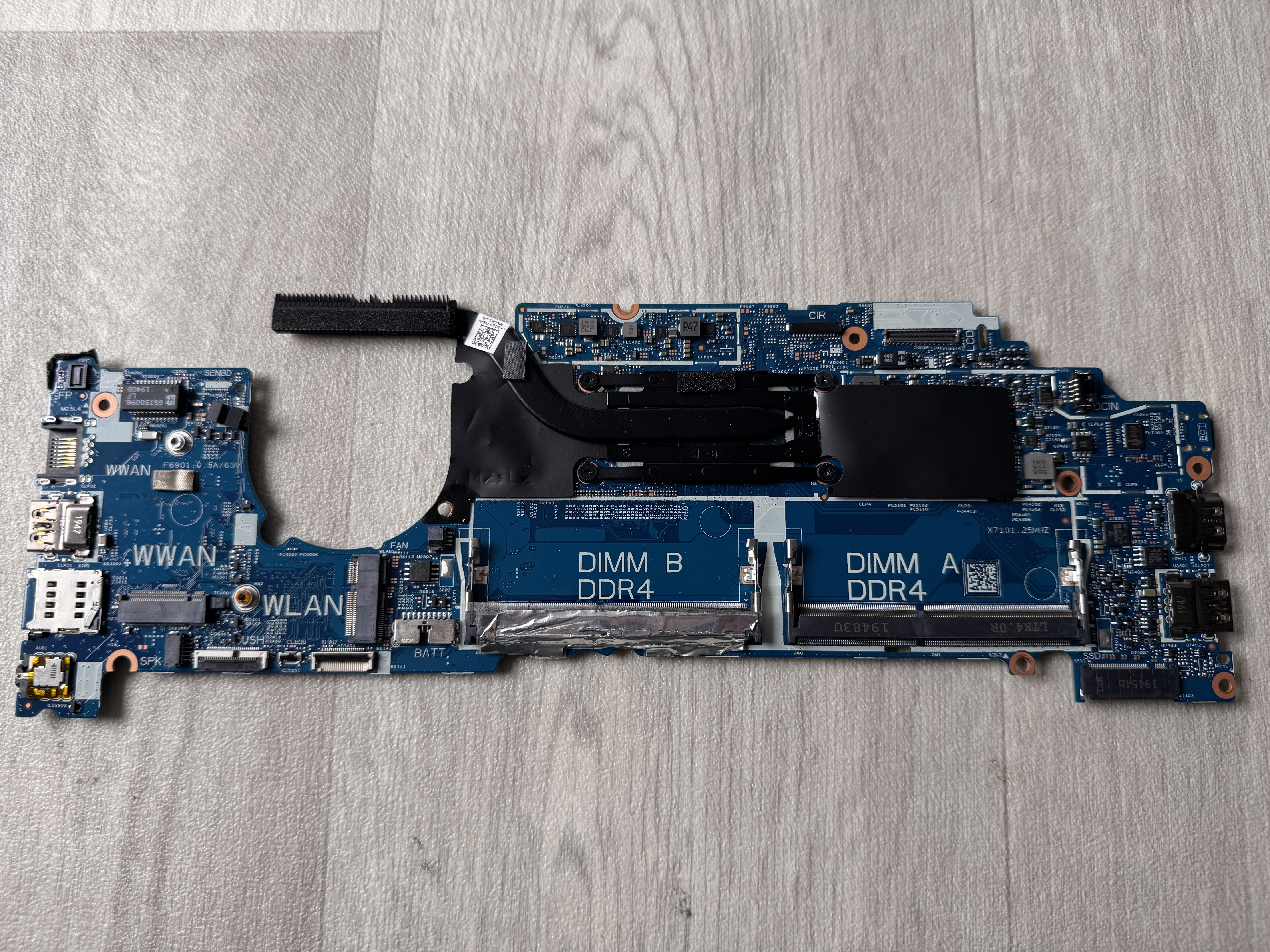 Original Dell Moderkort för Dell Latitude 5300 Core i5 8th gen